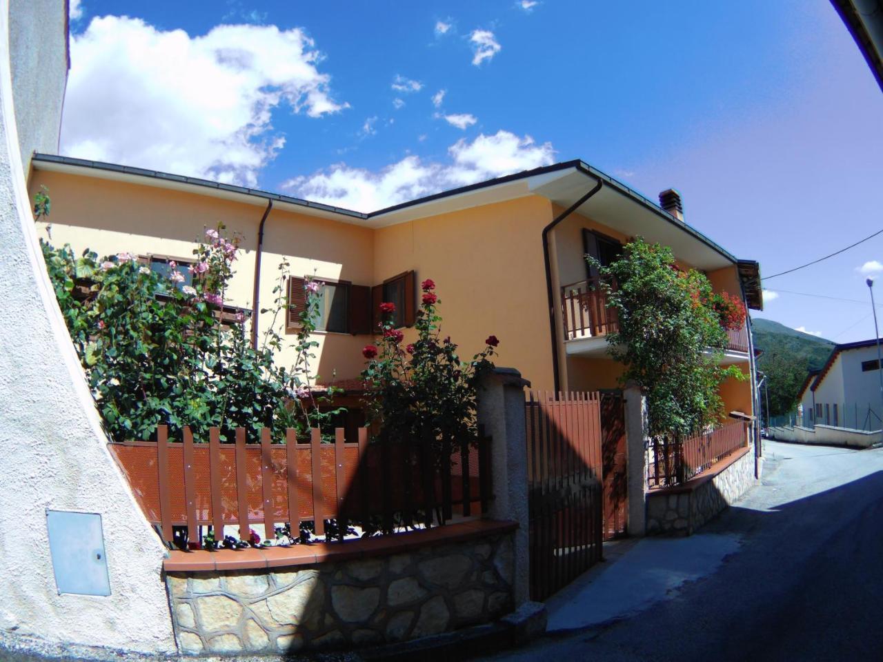 B&B A Casa Di Nonna Massa d'Albe Bagian luar foto