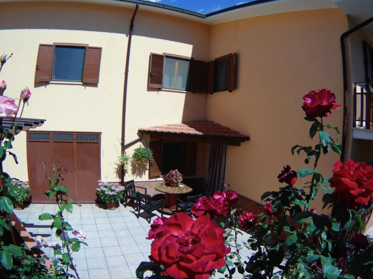 B&B A Casa Di Nonna Massa d'Albe Bagian luar foto